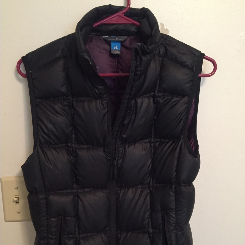First accent women’s vest size medium.